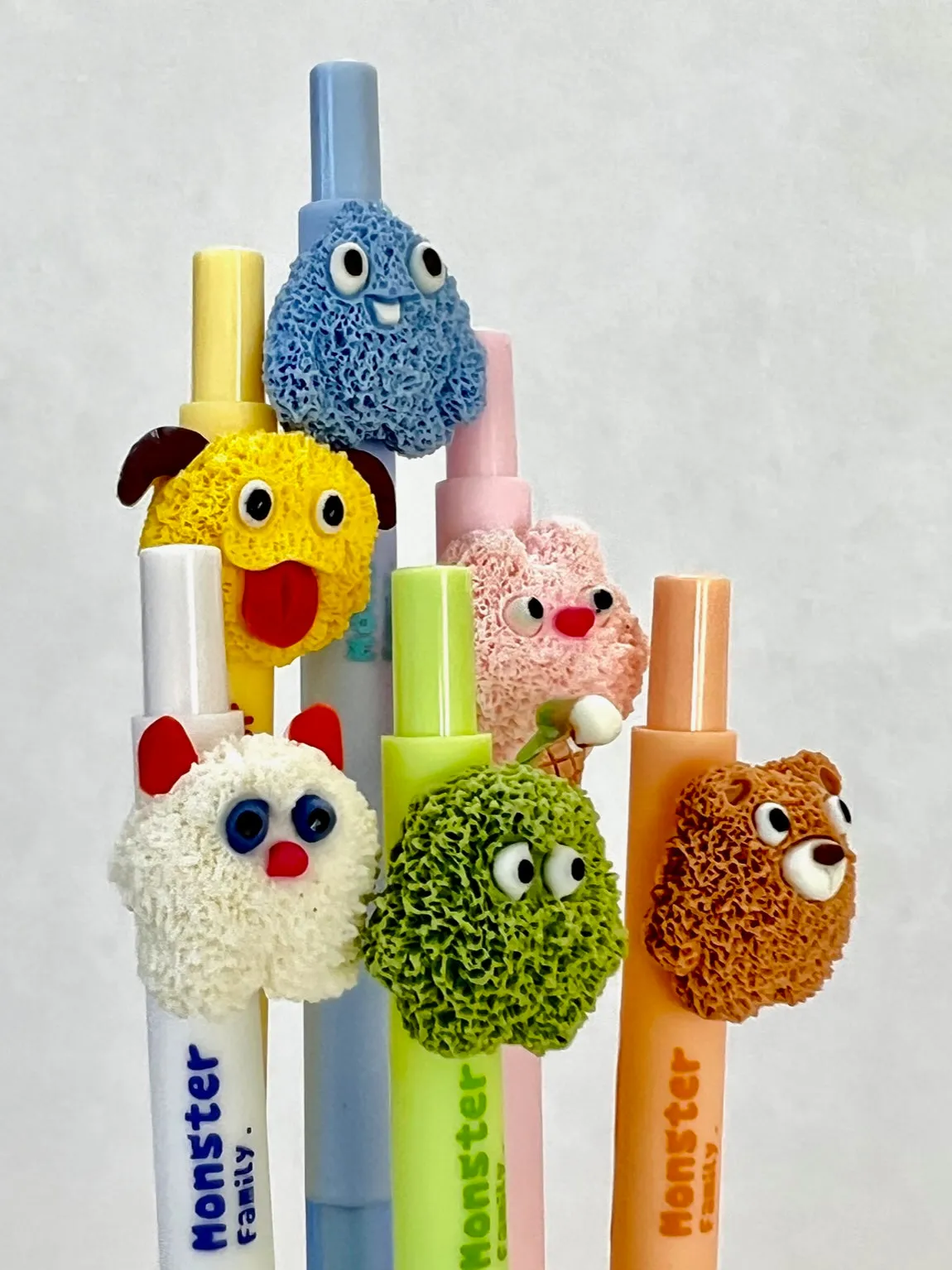 22561 MONSTER FAMILY RETRACTABLE GEL PEN-36