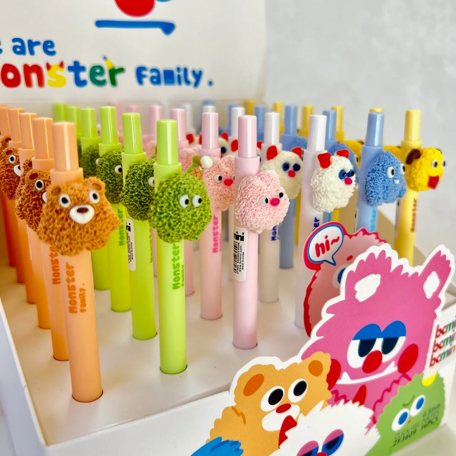 22561 MONSTER FAMILY RETRACTABLE GEL PEN-36