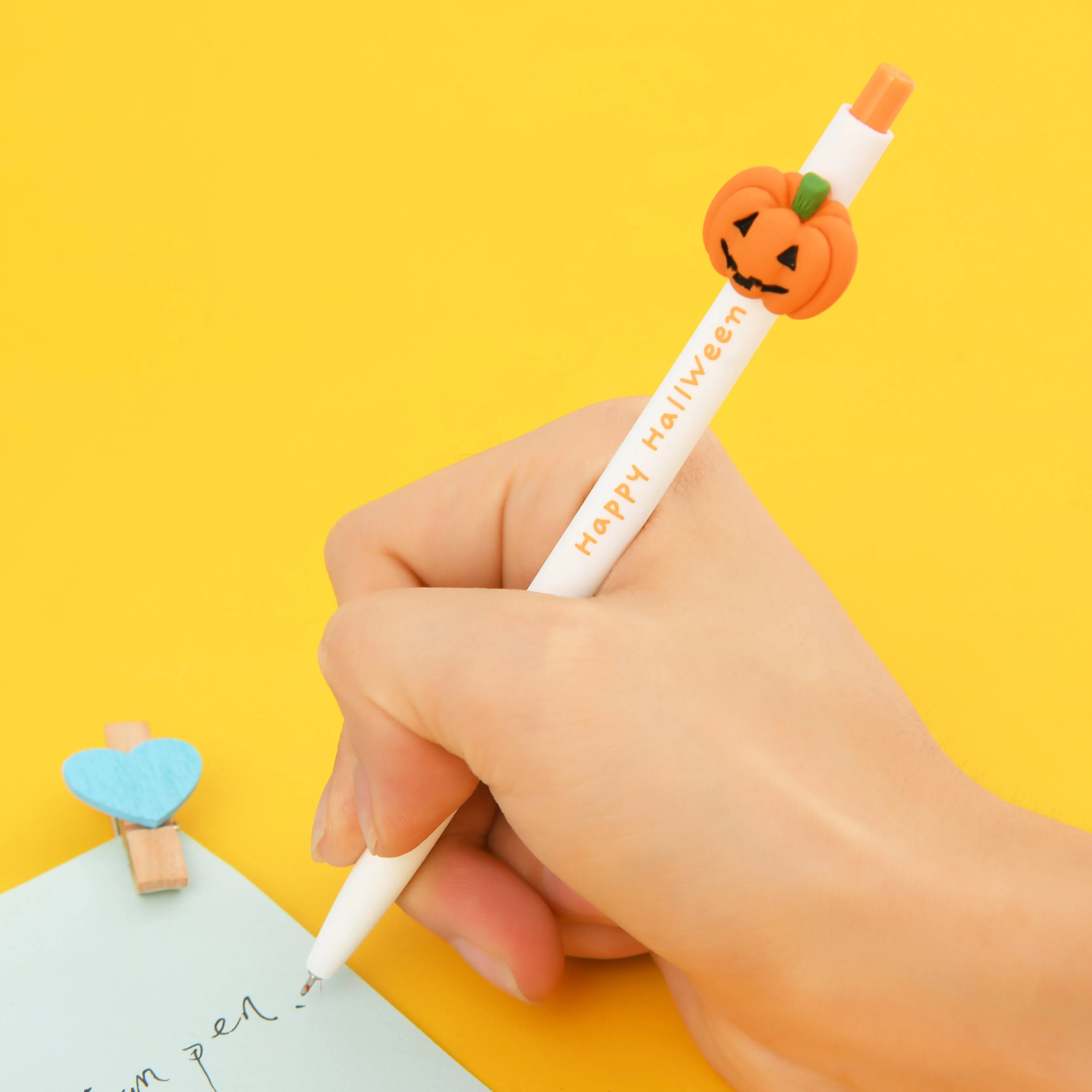 X 22535 HALLOWEEN RETRACTABLE GEL PEN-DISCONTINUED