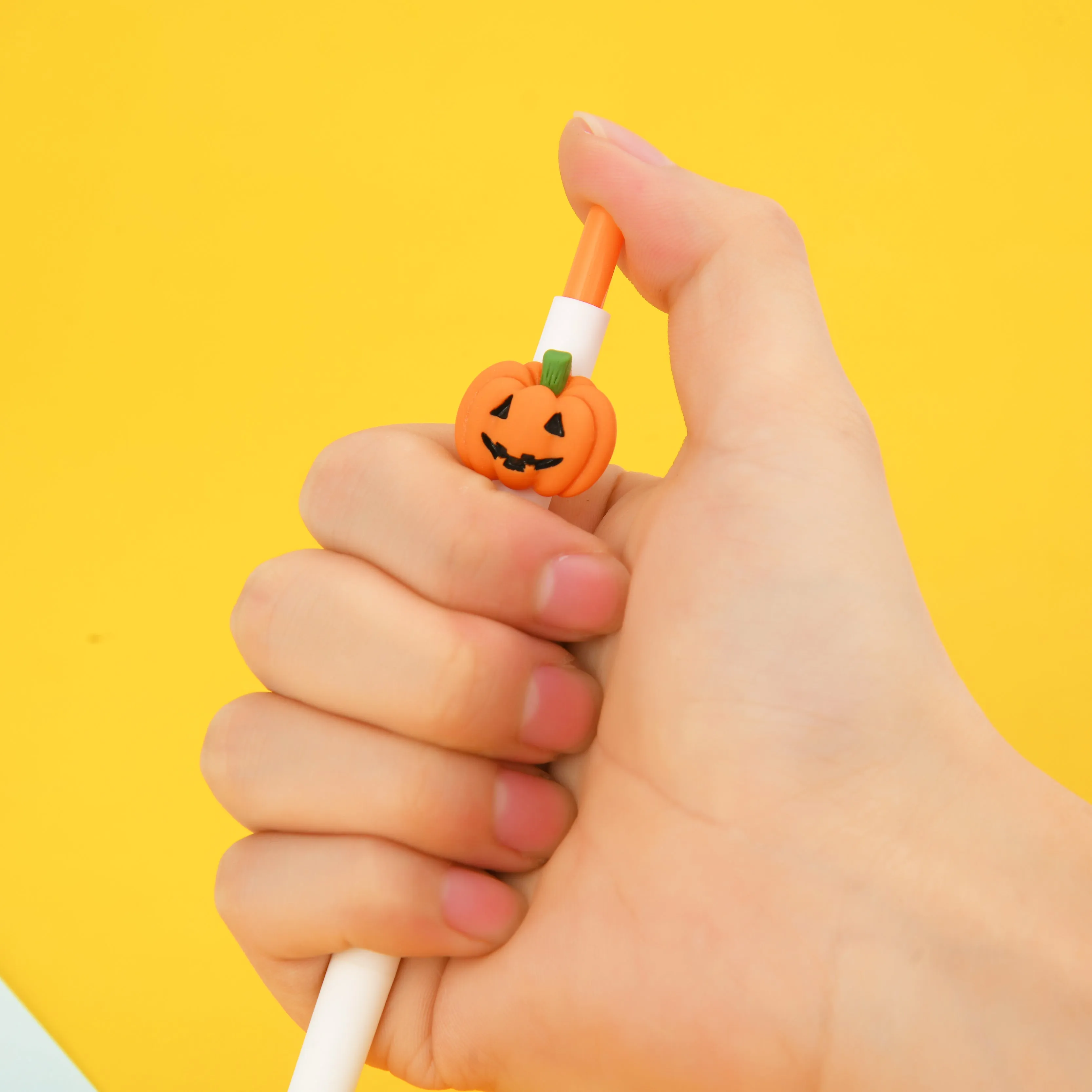 X 22535 HALLOWEEN RETRACTABLE GEL PEN-DISCONTINUED